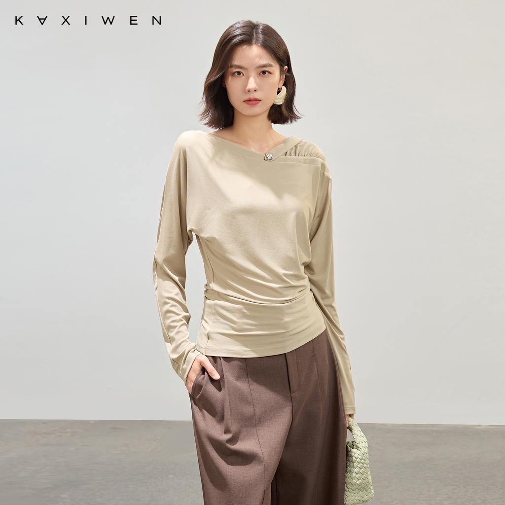 Slant collar and waist cinching to show off a slim shirt