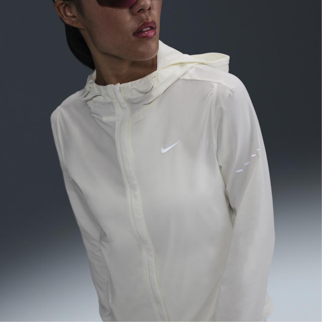 Nike Женская куртка Swift Белая HQ0651-133