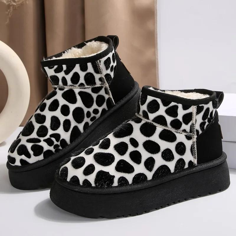 2024 Женская обувь на толстой подошве, зимние новые высококачественные повседневные ботинки с рисунком коровы, хит продаж, ботильоны с круглым носком