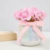 Искусственный цветок в керамической вазе с шелковым бантом Мягкая реалистичная композиция из искусственных цветов Декор для дома, рабочего стола, столешницы