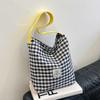 Клетчатые контрастные цвета, маленькая и свежая корейская версия повседневной большой вместительной холщовой сумки 2024 года, новая женская сумка через плечо в иностранном стиле