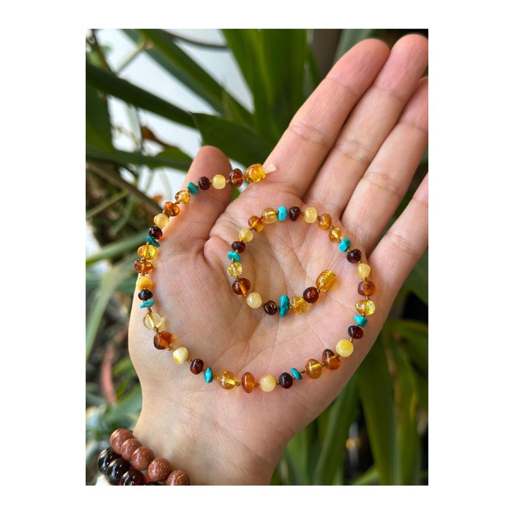 Сертифицированное колье «Балтийская капля» с янтарем и бирюзой в виде молочных зубов