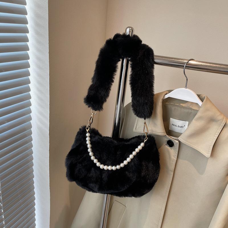 Плюшевая плиссированная маленькая женская сумка 2024 года, новая жемчужная сумка, модная пушистая сумка через плечо подмышкой