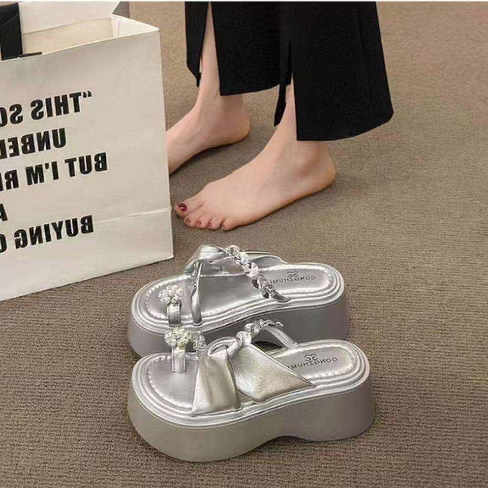 Fashion Rhinestone Cover Toe with Skirt Sandals 2025 New Korean Version Fairy Wind Thick Sole Heightening Beach Cool Slippers Woman
