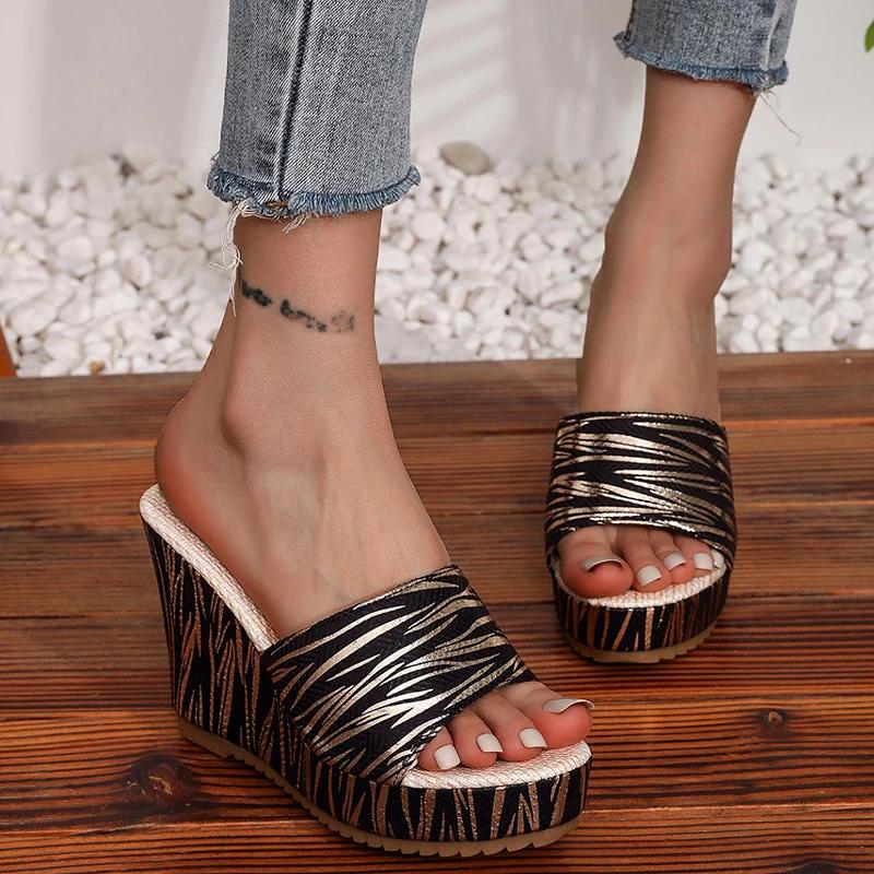 Мода Мода Полосатый принт Толстая подошва Тапочки Женские Новые Клиновидные Массивные Босоножки на Платформе Женские Летние Повседневные Шлепанцы на Высоком Каблуке Женские