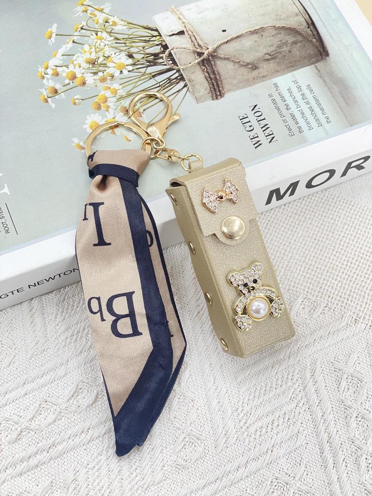 Очаровательный мини-брелок-подвеска в виде помады - Компактный держатель для ключей и сумок