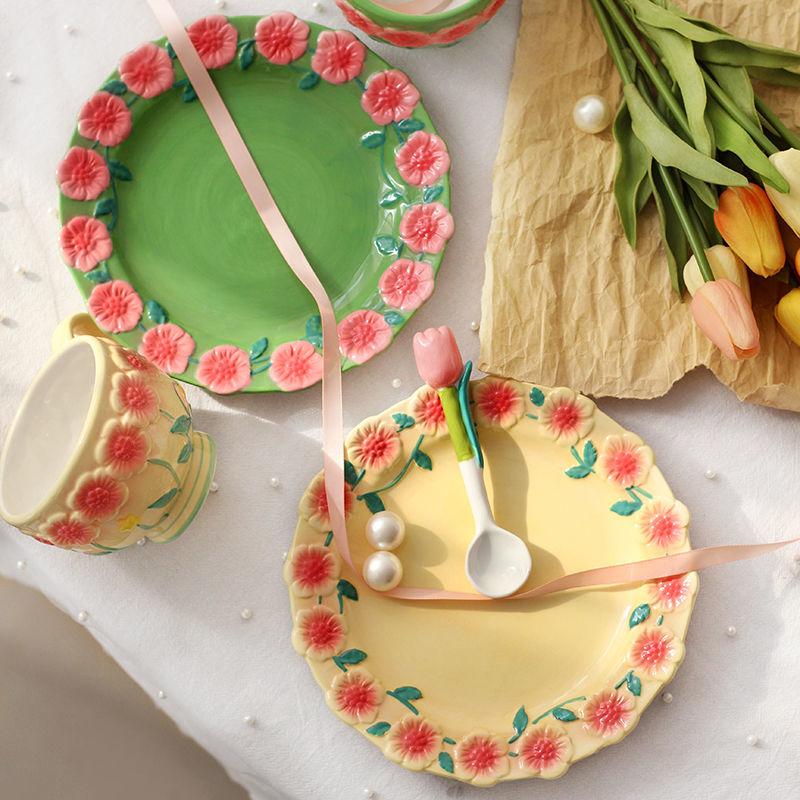 Цветочная тарелка рельефная маленький цветок тарелка для завтрака десерта бытовая керамическая тарелка подглазурная цветная расписанная вручную посуда