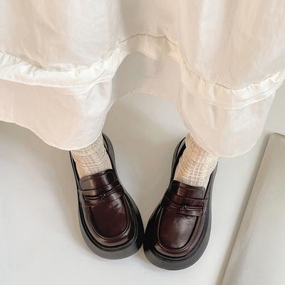 Ретро британский стиль черные туфли на высокой платформе из маленькой кожи женские 2025 новые универсальные туфли-лоферы на одном педале для юбки