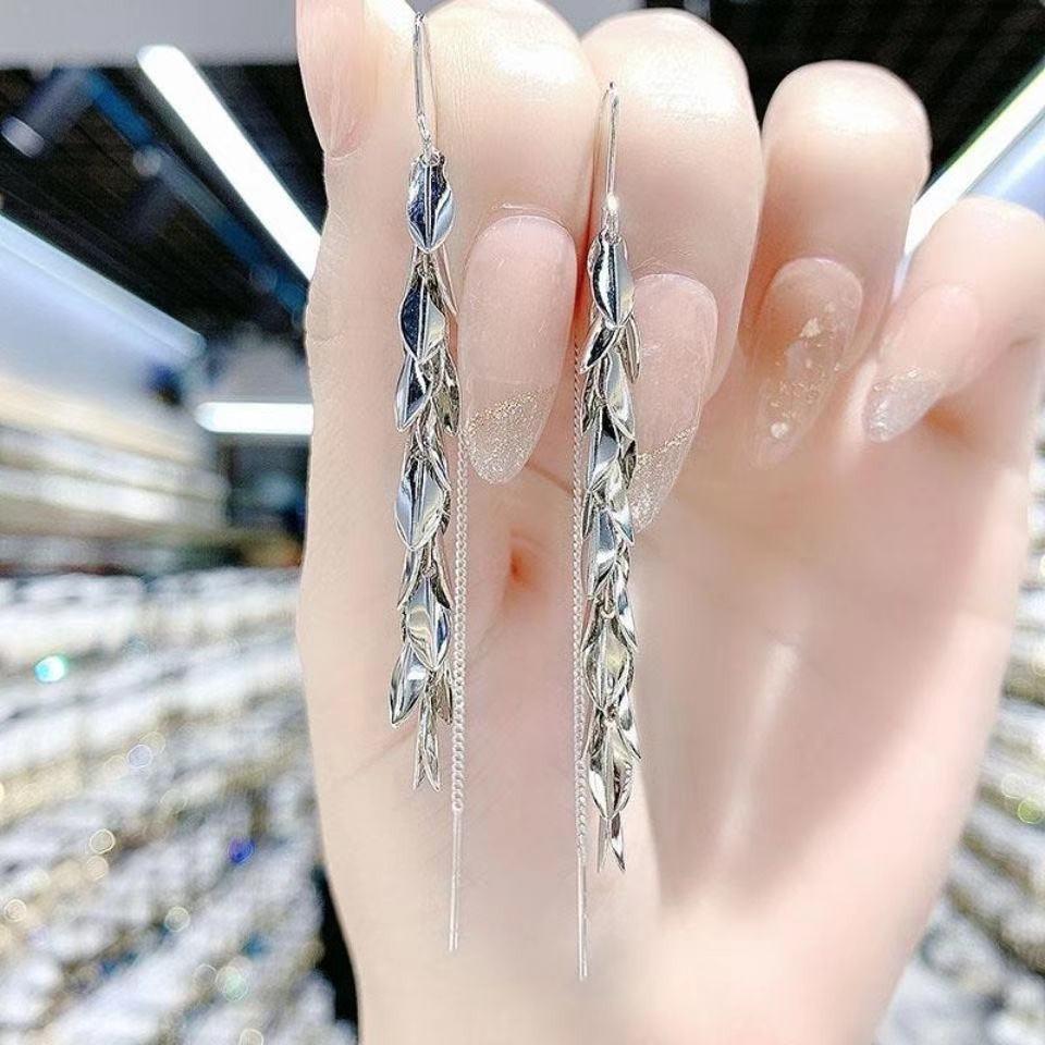 «Тренд 2024 года»: Серьги-капли с кисточками и узором в виде снежинок и листьев для женщин