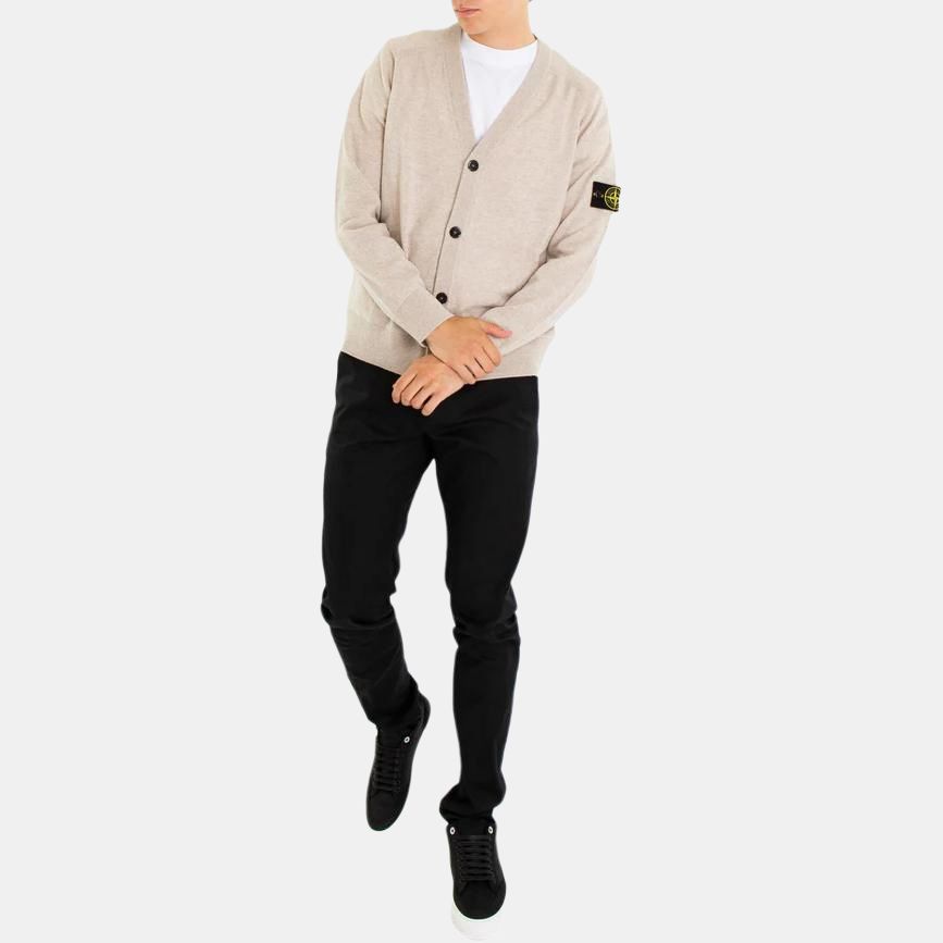 STONE ISLAND Мужской трикотажный свитер с V-образным вырезом, однобортный, однотонный, с рукавами реглан, с длинными рукавами, цвет светло-коричневый 8115523B4-V0M97