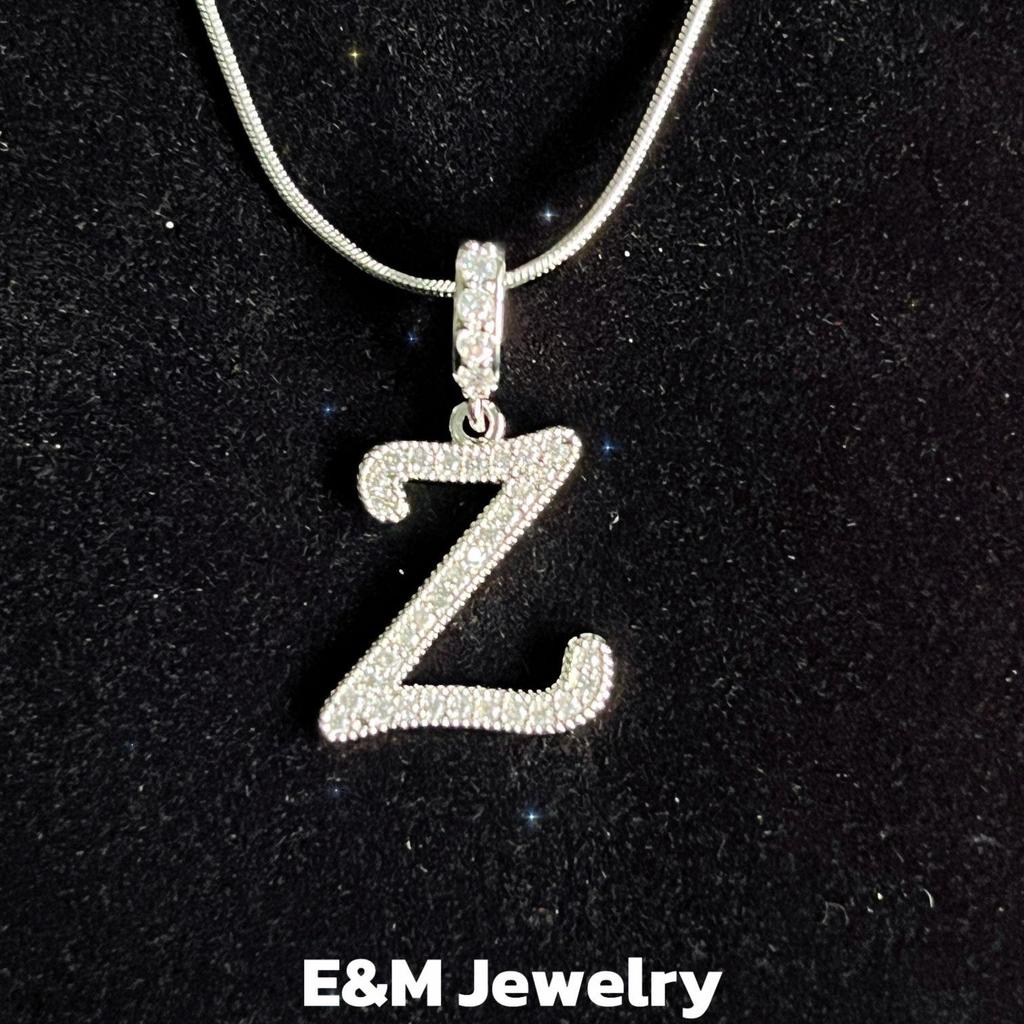 Королевский двор - Ожерелье в стиле «Дрянные девчонки» - Набор подвесок: Крест, Корона и Римская цифра, полностью покрытых цирконием - Роскошный позолоченный медный чокер для женщин