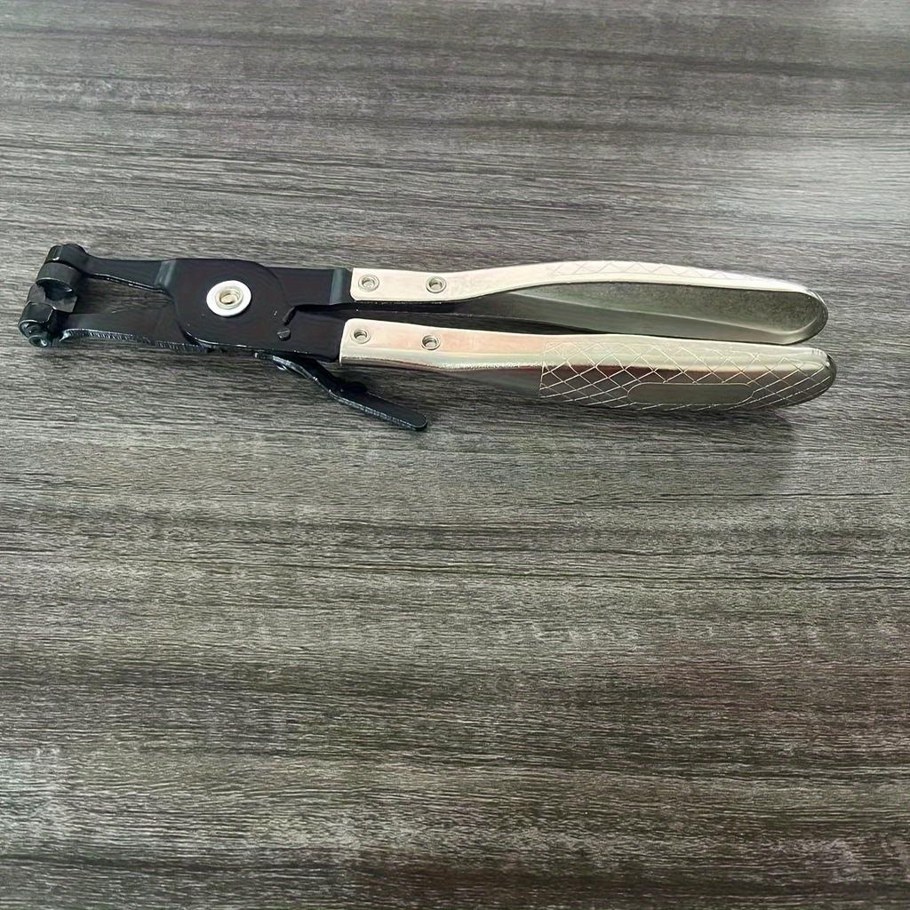 Плоскогубцы для хомутов для шлангов водопроводных труб автомобиля. Зажим с поворотным приводом. Инструмент для фиксации губок. Снятие и установка кольцевых плоских хомутов для шлангов.