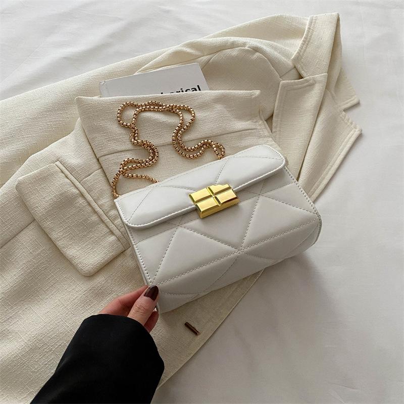 2025 Niche Design New Women's Bag Diamond Versatile Portable Retro Small Square Bag Texture Chain Shoulder Messenger Bag