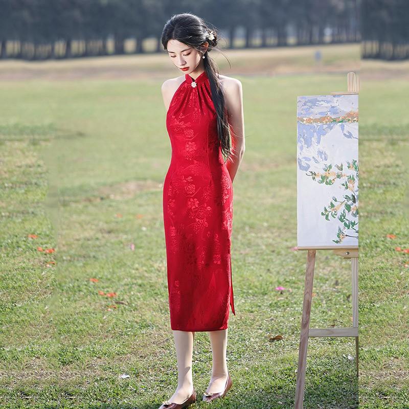 Red Cheongsam Dress With Halter Neckline Modernized Chinese Style Vintage Wedding Guest Gown Women