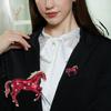 Модные Классические Красные Броши Лошадь Для Женщин Знаки Зодиака Животные Булавки Украшение для Свитера Пальто Повседневные Аксессуары для Вечеринки Новогодние Подарки