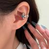 Серьги-каффы с крестом из циркона: Модные, легкие и роскошно универсальные серьги высокого класса.