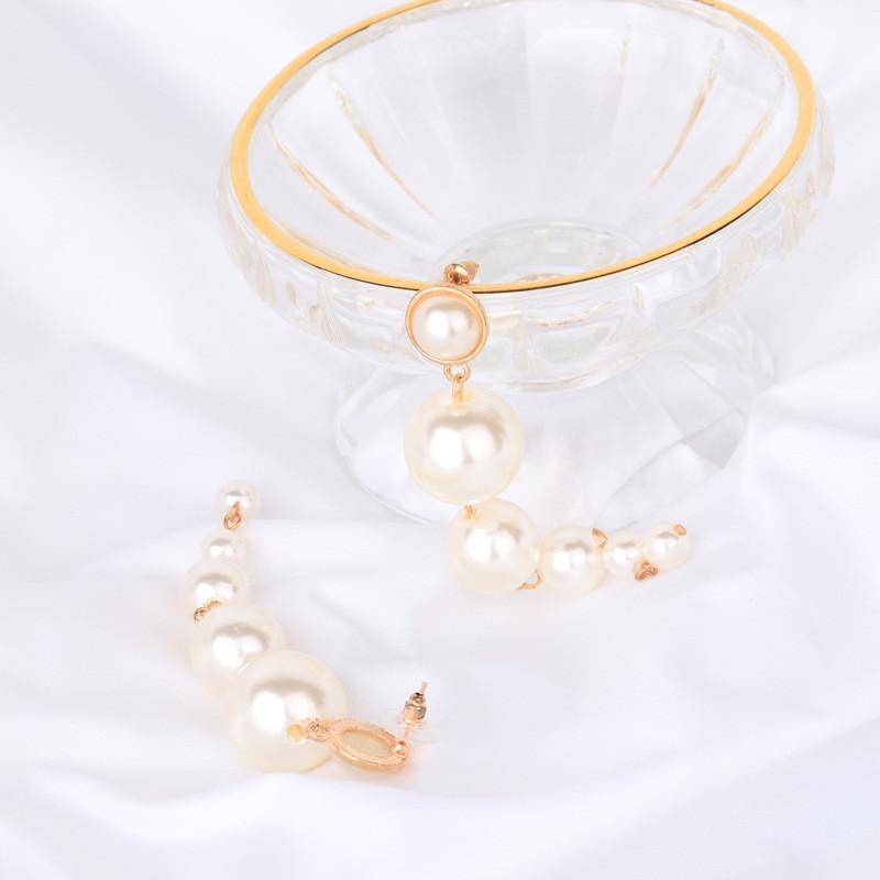 Long Pearl Elegant Earrings With Gradient Design Chic And Stylish Accessories