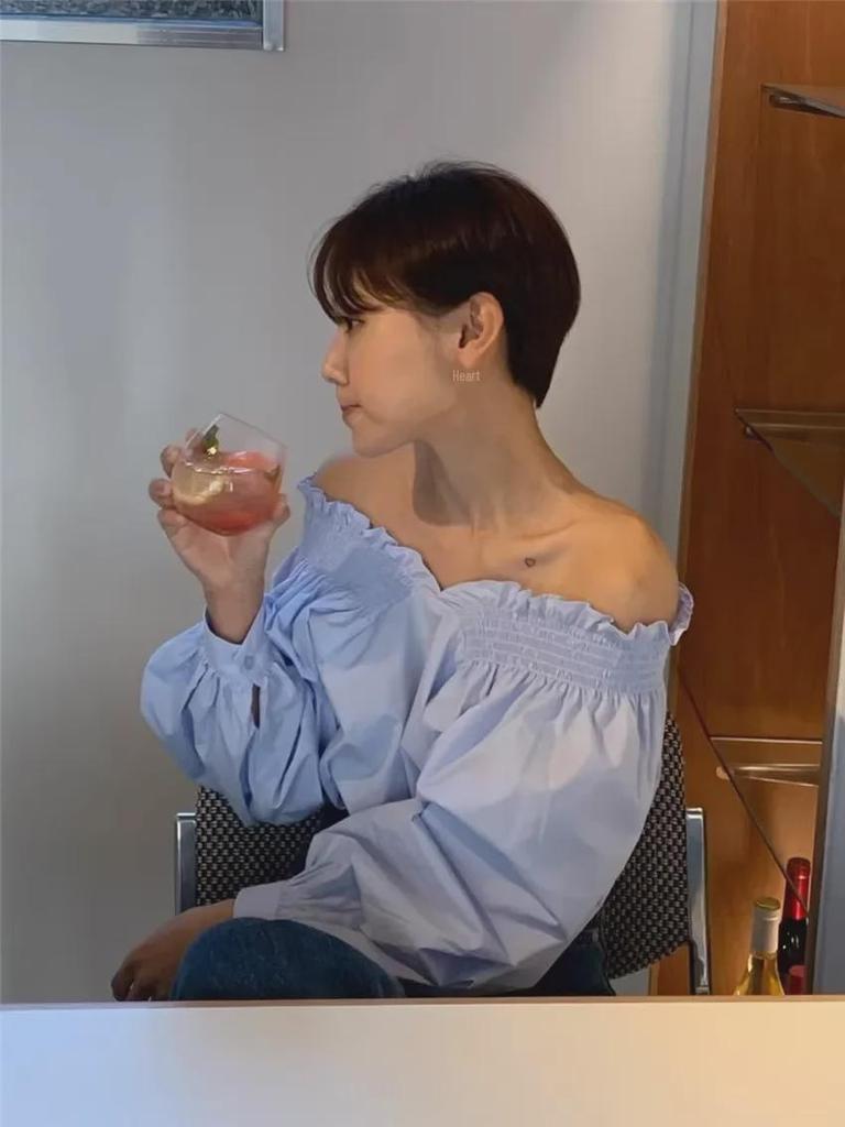 Корейский шик Двусторонняя рубашка с открытыми плечами и рукавами-фонариками для женщин - Французский молочно-голубой отбеливающий дизайн