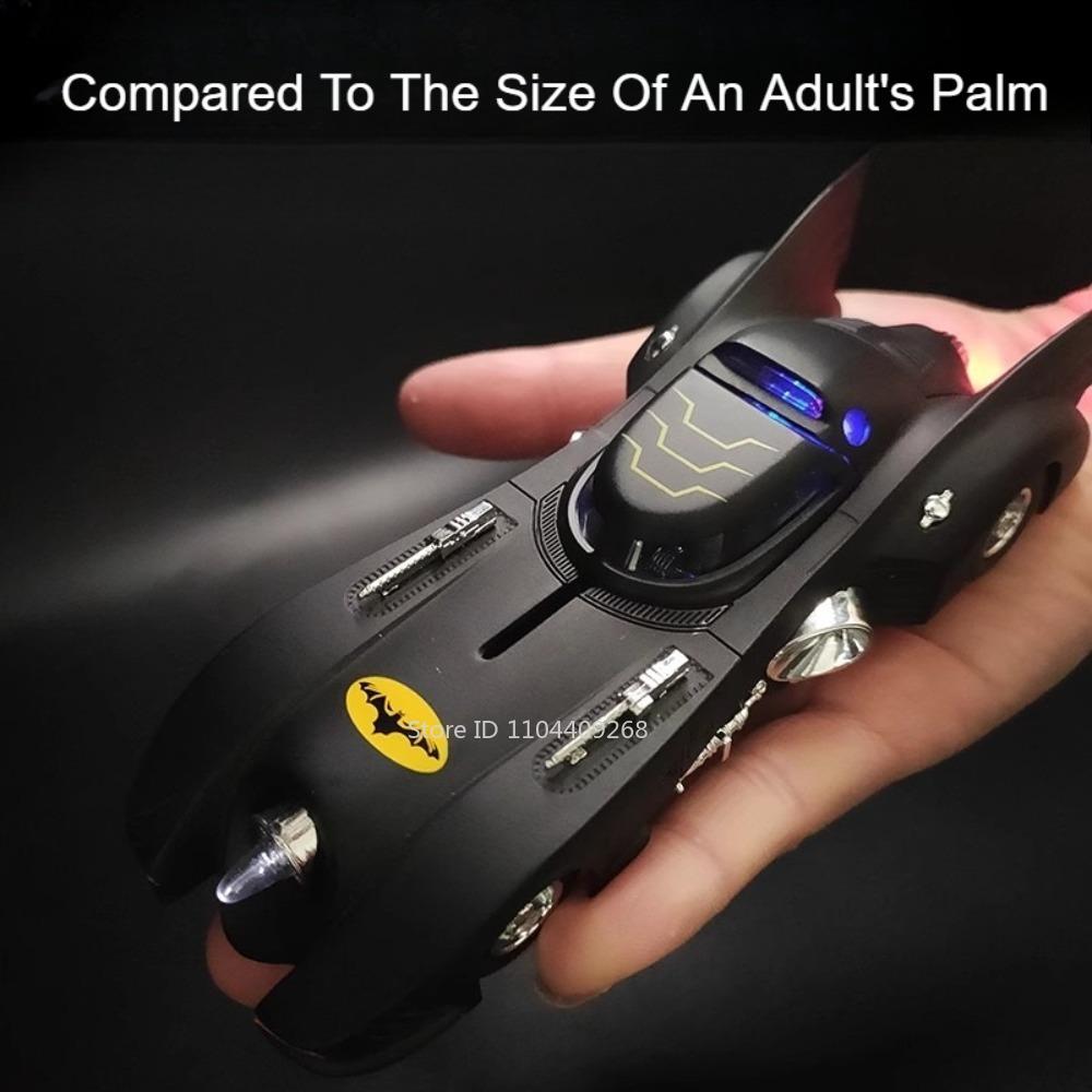 1:38 Масштаб Модель игрушечной машины Бэтмобиля Сплав Литой Оттяжная Звук Свет Классические Транспортные средства из фильмов Модели Хобби Украшения Подарки