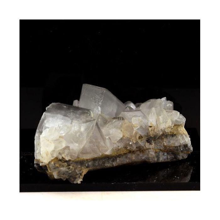 Pierres et Minéraux. Calcite à inclusions de schistes. 768.5 ct. Serre-Ponçon, France.