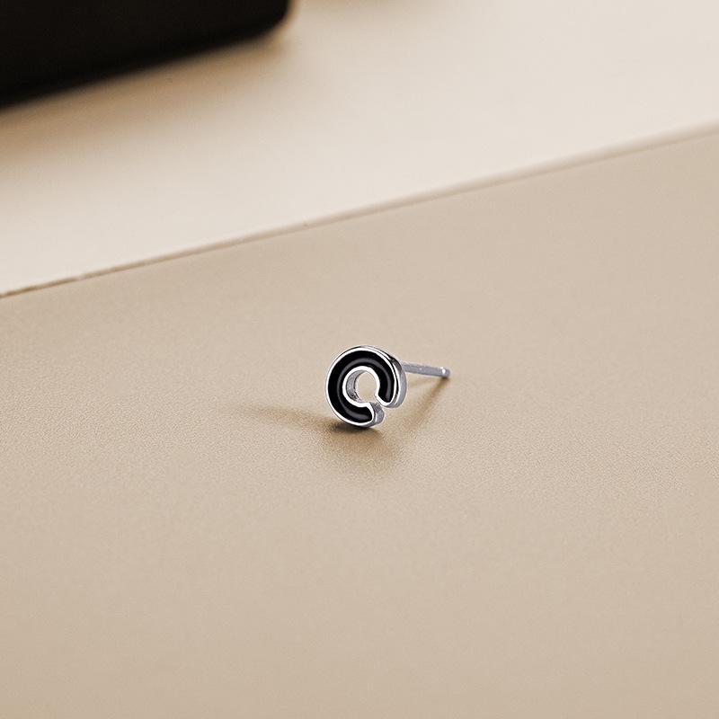 Серьги-алфавиты Banyan Tree S925 из серебра с черным клеем — модные, простые, унисекс, стильные, одиночные.