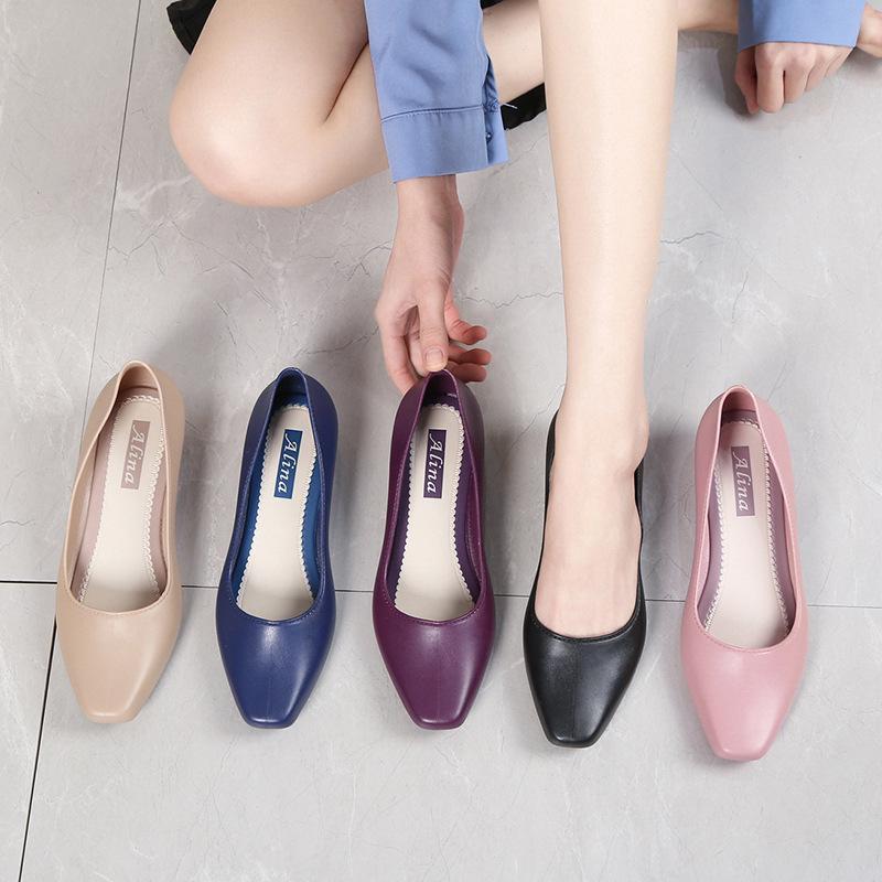 Корейская версия Baotou сандалии на каблуке с уклоном для женщин летом, толстый каблук, квадратный носок, неглубокий носок, уличные повседневные мягкие подошвы одинарные туфли