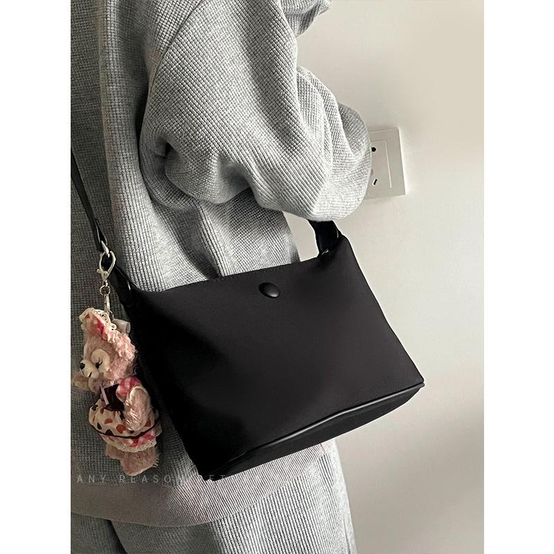 Сумка женская 2024 новая ветрозащитная легкая текстура маленькая сумка через плечо часто универсальная сумка-мессенджер для поездок на работу