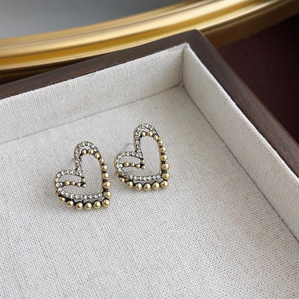 Винтажные геометрические серьги с жемчугом для женщин - Ретро стиль Гонконга, Легкая роскошь, Ощущение высокого класса
