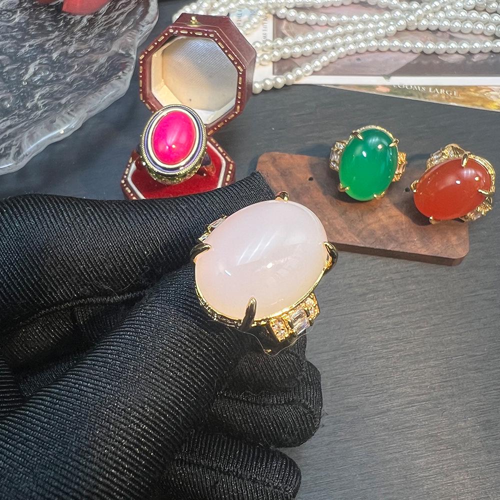 Элегантное китайское кольцо клуазоне с халцедоном и тигровым глазом в ретро-придворном стиле