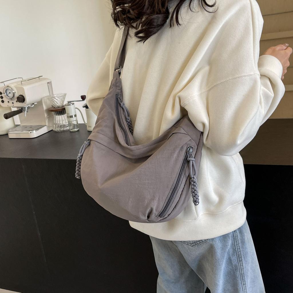 Nylon Dumpling Bag Women's New High-end Large-capacity Messenger Bag Fashion Leisure Commuting Simple Trend Shoulder Bag