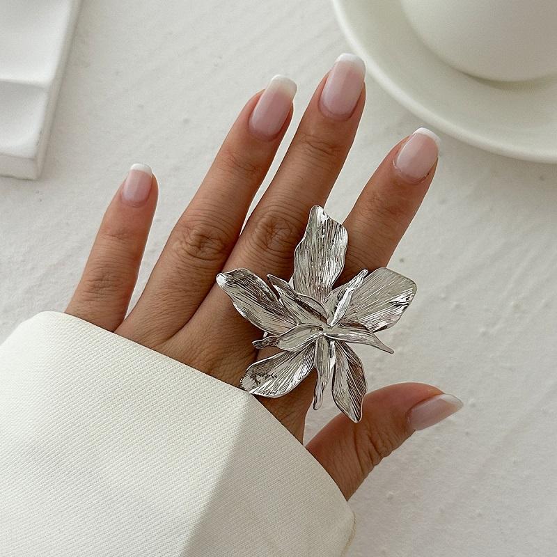 Exaggerated Metal Large Starfish Flower Rings for Women Vintage Gothic Gold Color Geometric Adjustable Finger Ring Zircon