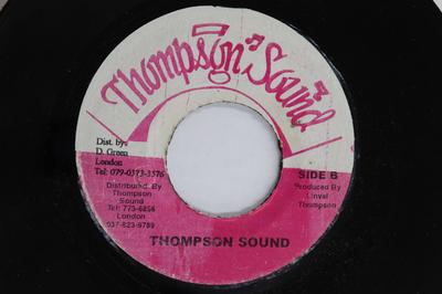 7-дюймовая пластинка U BROWN - Gal So Bad НИКАКОЙ Thompson Sound Ямайский Регги, Ска и Даб Б/У