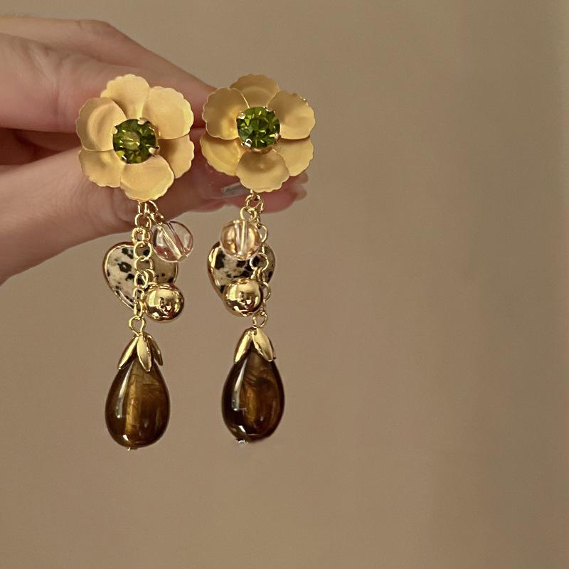 Maillard Style Coffee Colored Geometric Flower Heart Earrings Fashionable Temperament Earrings Retro High-end Earrings
