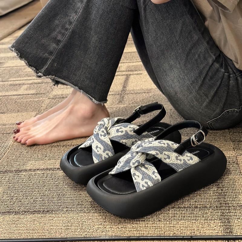 2024 New Summer Outwear Fairy Style One Piece Strap Versatile Thick Sole Popular Roman Women's Sandals