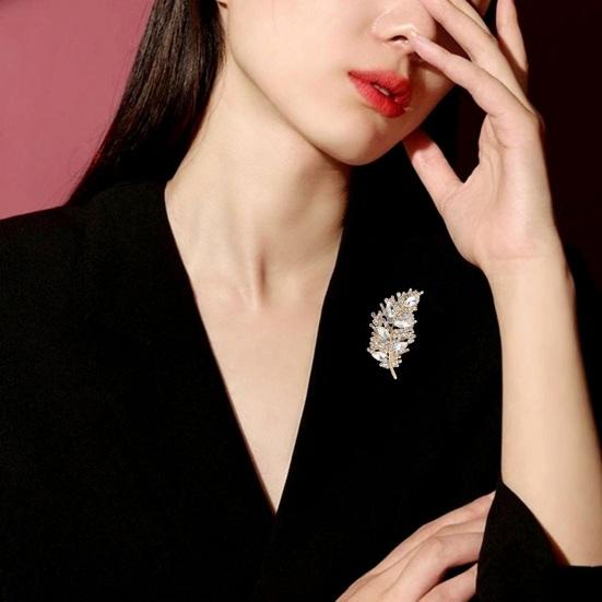 Creative Shining Rhinestones Lapel Shape Pin Brooch Clothes Leaves Shawl Hat Badge Accessories Party
