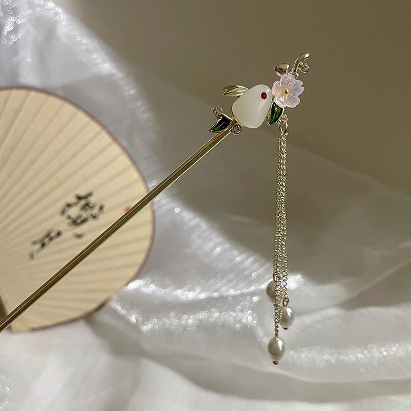 Elegant Hanfu Flower Hairpin: High-End Tassel Step Shake for Updo