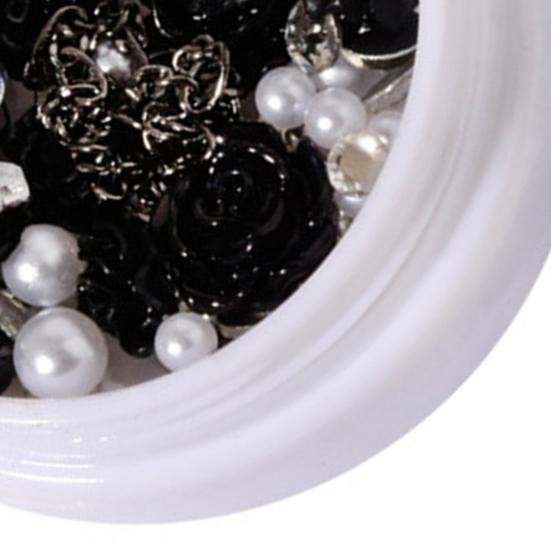 Стильный шарм для ногтей. Роскошный декор для маникюра своими руками.