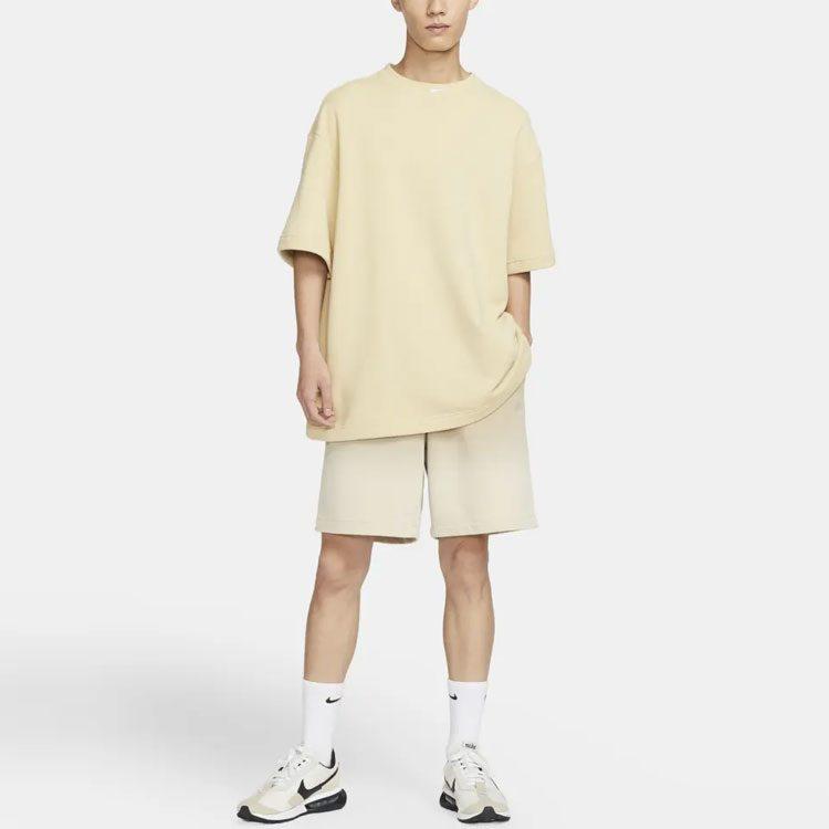 Nike Футболки мужские золотистые с круглым вырезом умеренного прямого кроя DX0188-783