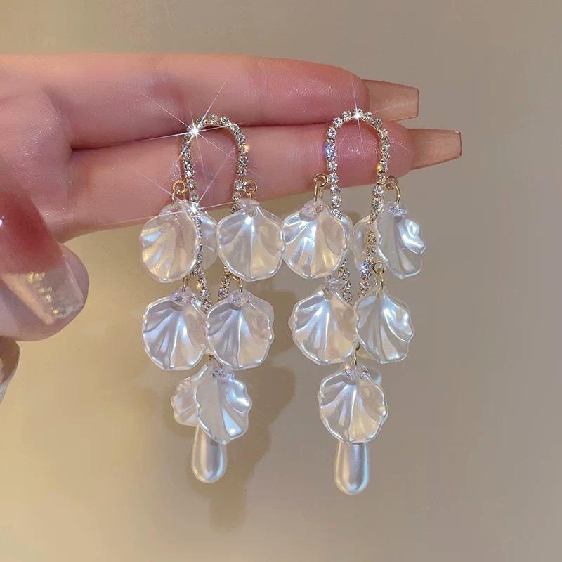 High-end French Super Fairy Pearl Flower Fringed Earrings Women's Light Luxury Temperament Earrings Retro Petal Exaggerated Earrings