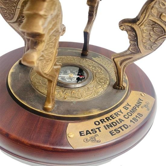 Латунная солнечная система Orrery с деревянной основой Солнце, Земля и Луна Полностью ручная работа Рабочая модель Домашний и офисный декор