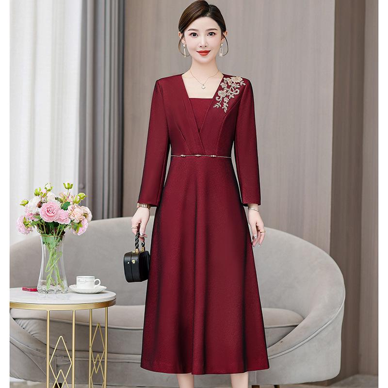 Elegant Beaded Wine Red Mother-in-Law Wedding Dress for Autumn/Winter 2024