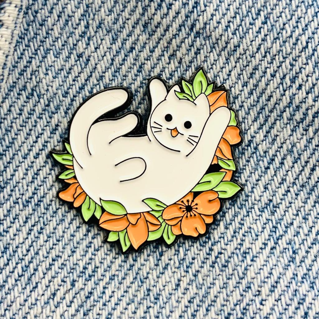 Новая эмалированная булавка, милый кот с цветами, металлическая булавка, подарок на день рождения, 1 шт.