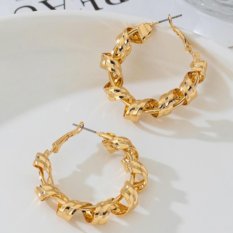 Модные серьги для женщин Дамы