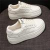 Прямые продажи с фабрики 2025 лето новые маленькие белые туфли на толстой подошве женские универсальные весенне-осенние маффины популярные повседневные спортивные кеды
