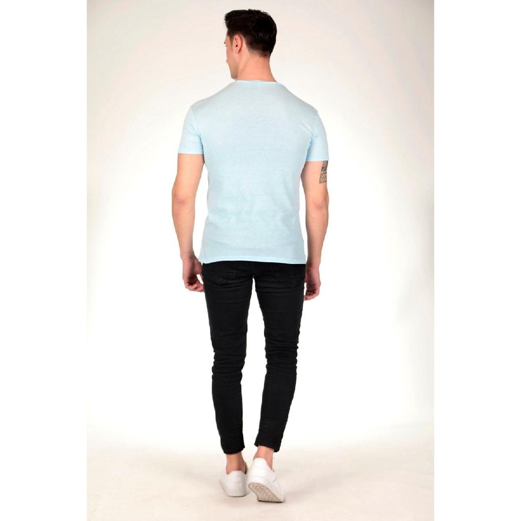 Мужская белая приталенная футболка с круглым вырезом