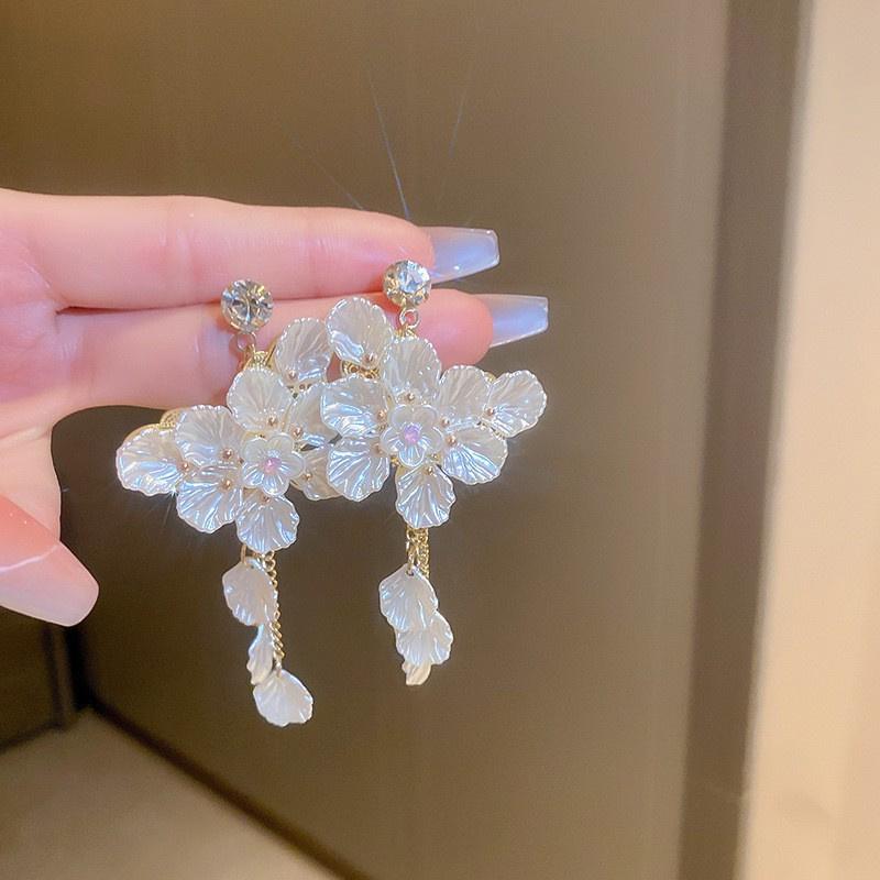 Модные акриловые серьги с кисточками в форме цветка для женщин, эффектные ювелирные изделия, длинные серьги-подвески с искусственным жемчугом и кристаллами