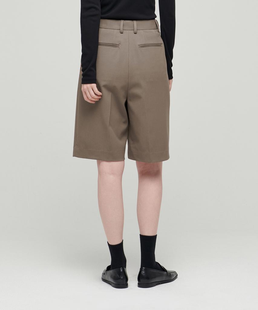 MUSINSA STANDARD WOMAN Women'S Wide Bermuda Half Slacks [Dusty Beige]