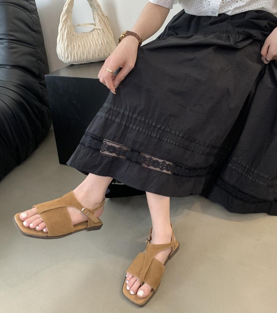 Fashion Roman shoes summer 2025 new toe flat retro versatile casual wear one word with buckle sandals