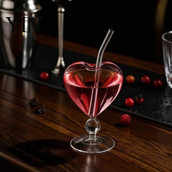 Heart Shaped Goblet with Straw Cocktail Glass, 220ml Clear Straw, Elegant Professional Bartending Glassware Cold Drink Cup, Stylish Party Drinkware