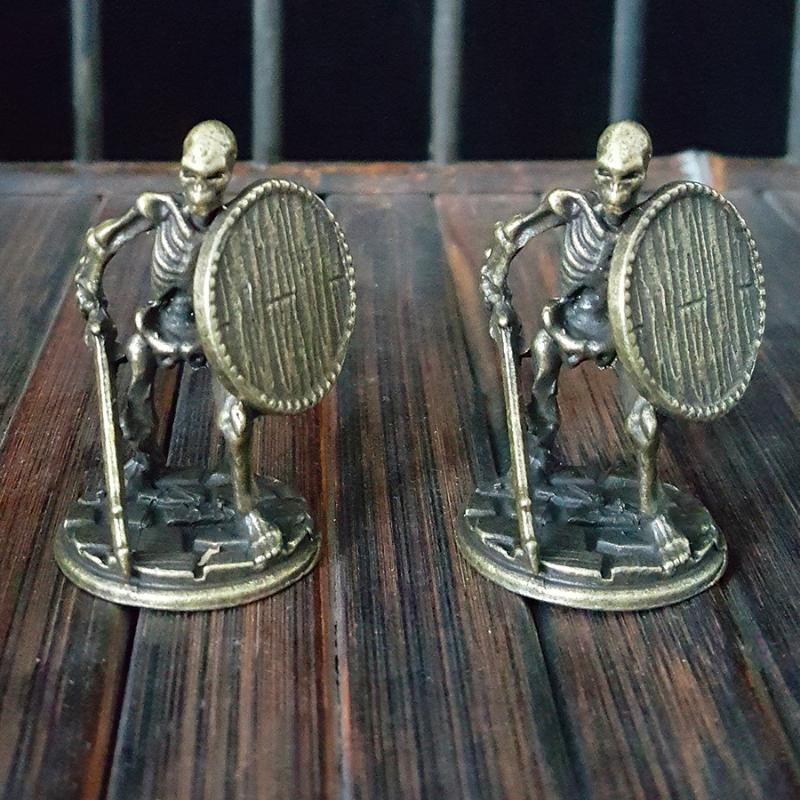 1 шт., Орнамент «Череп с мечом и щитом», Домашнее украшение, Настольный орнамент, Игрушка/Поделка на Хэллоуин